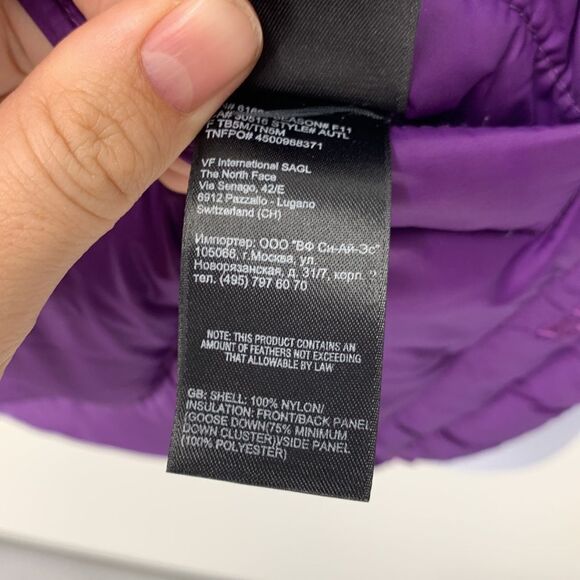 The North Face 550 Reversible Puffer Vest - Picture 6 of 9